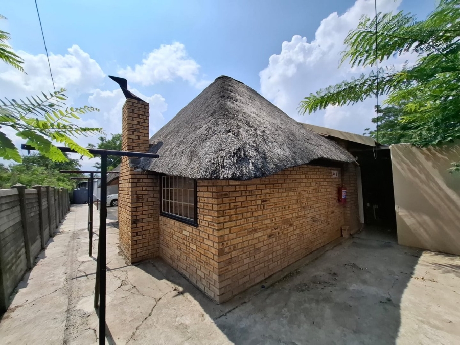 5 Bedroom Property for Sale in Oos Einde North West